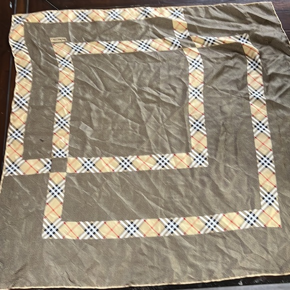 100% Authentic Burberry Check Silk Scarf - Picture 10 of 11